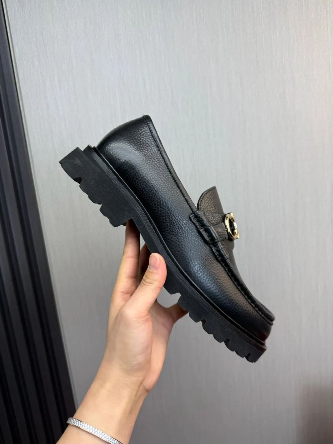 Men's shoes 💰880💰 Ferragamo. [Ferragamo] men's thick-soled loafers, the latest hot style, 1:1 original purchase quality, top quality, imported open-edge beaded cowhide leather on the upper, hand-made three-dimensional stitching highlights the round toe design, the inner foot pads are all imported cowhide, with original lightweight foam outsole, matching code 39-44, (38, 45 custom-made, non-refundable)